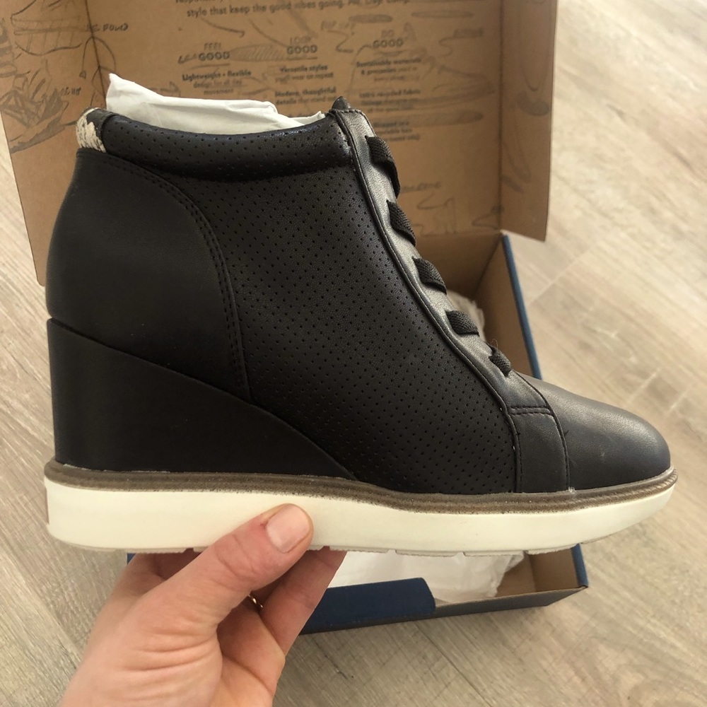 6.5 Dr. Scholl’s Wedge Booties